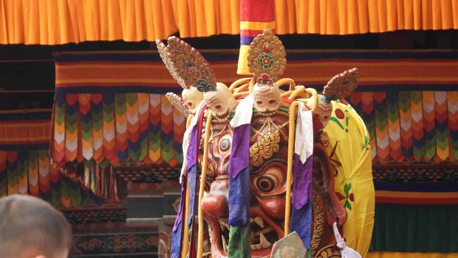 “Discover Bhutan: A Journey Through the Land of the Thunder Dragon”